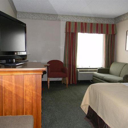 Holiday Lodge Hotel Oak Hill Room photo