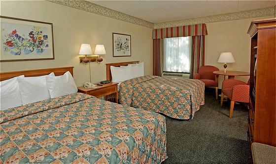 Holiday Lodge Hotel Oak Hill Room photo